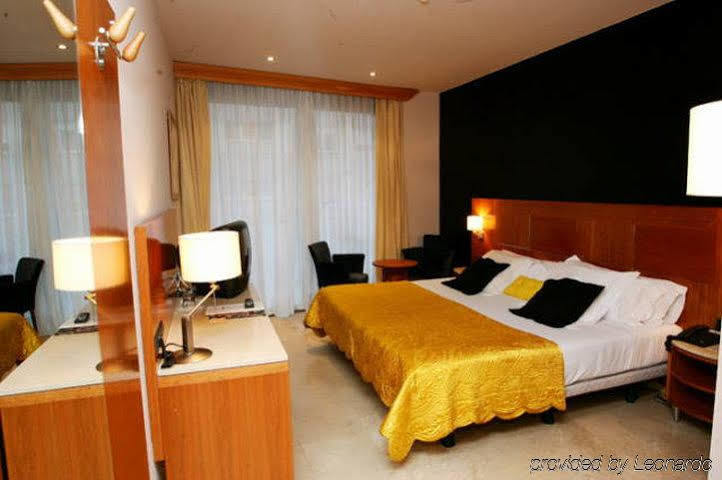 Hotel Calasanz Molins de Rei Cameră foto