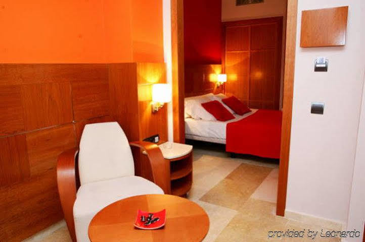 Hotel Calasanz Molins de Rei Cameră foto