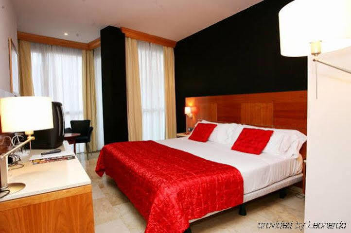 Hotel Calasanz Molins de Rei Cameră foto